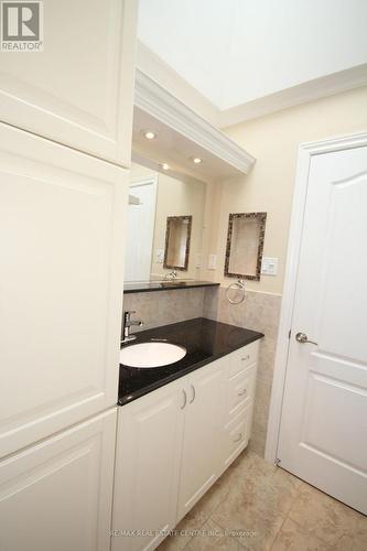 2526 Crystalburn Avenue, Mississauga, ON - Indoor Photo Showing Bathroom