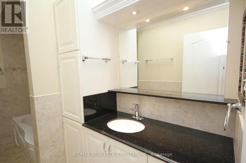 2526 Crystalburn Avenue, Mississauga, ON - Indoor Photo Showing Bathroom