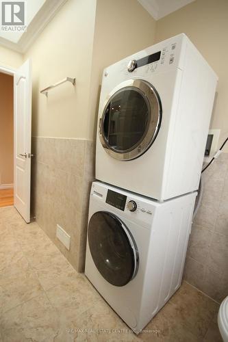 2526 Crystalburn Avenue, Mississauga, ON - Indoor Photo Showing Laundry Room