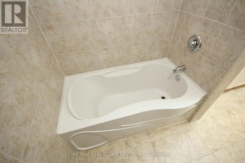 2526 Crystalburn Avenue, Mississauga, ON - Indoor Photo Showing Bathroom