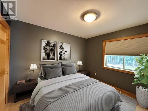 1305 Stoney Lane, Golden, BC - Indoor Photo Showing Bedroom