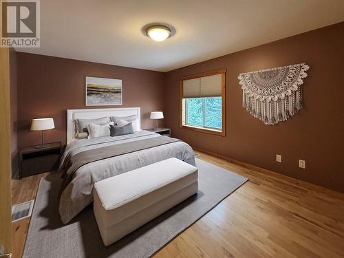 1305 Stoney Lane, Golden, BC - Indoor Photo Showing Bedroom