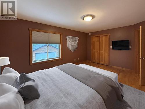 1305 Stoney Lane, Golden, BC - Indoor Photo Showing Bedroom