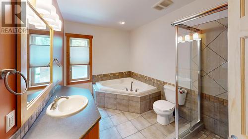 1305 Stoney Lane, Golden, BC - Indoor Photo Showing Bathroom