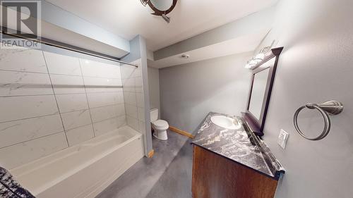 1305 Stoney Lane, Golden, BC - Indoor Photo Showing Bathroom