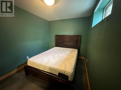 1305 Stoney Lane, Golden, BC - Indoor Photo Showing Bedroom