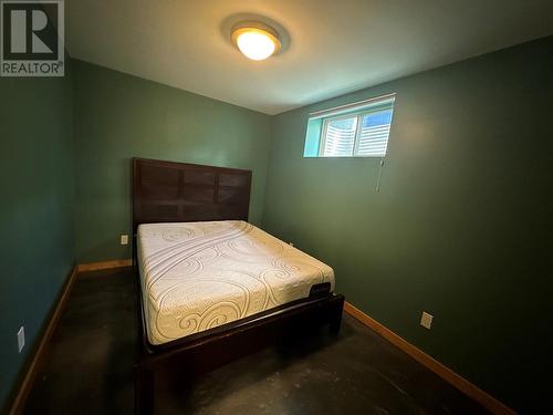 1305 Stoney Lane, Golden, BC - Indoor Photo Showing Bedroom