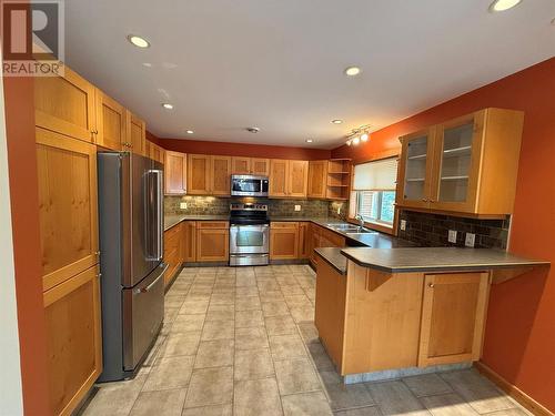 1305 Stoney Lane, Golden, BC - Indoor Photo Showing Kitchen With Double Sink