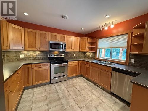 1305 Stoney Lane, Golden, BC - Indoor Photo Showing Kitchen With Double Sink