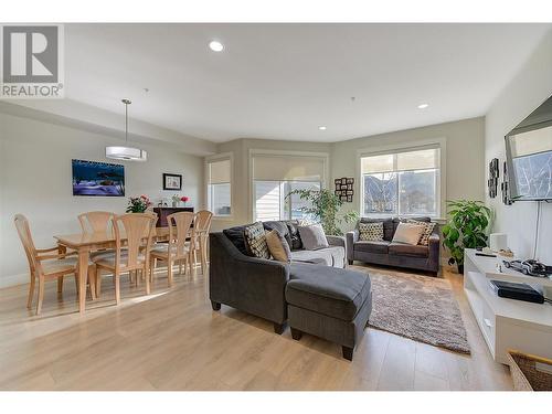 12840 Stillwater Court Unit# 8, Lake Country, BC - Indoor Photo Showing Living Room