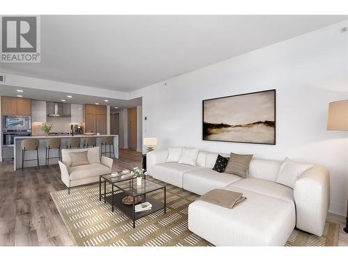 1588 Ellis Street Unit# 909, Kelowna, BC - Indoor Photo Showing Living Room