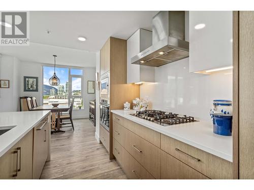 1588 Ellis Street Unit# 909, Kelowna, BC - Indoor Photo Showing Kitchen With Upgraded Kitchen