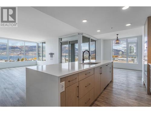 1588 Ellis Street Unit# 909, Kelowna, BC - Indoor Photo Showing Kitchen