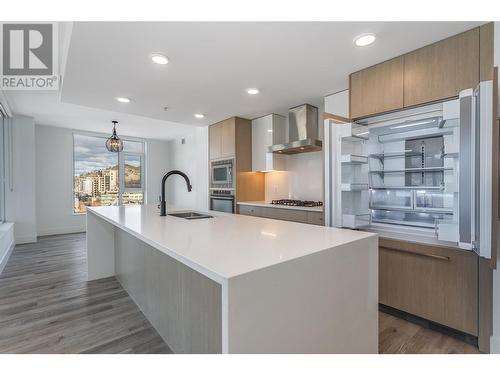 1588 Ellis Street Unit# 909, Kelowna, BC - Indoor Photo Showing Kitchen With Double Sink With Upgraded Kitchen