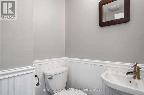 282 Welborne Avenue, Kingston (City Southwest), ON - Indoor Photo Showing Bathroom