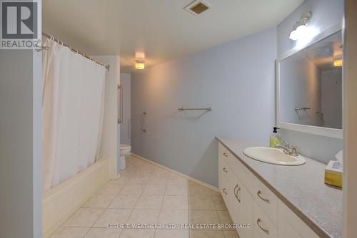 602 - 185 Ontario Street, Kingston (Central City East), ON - Indoor Photo Showing Bathroom