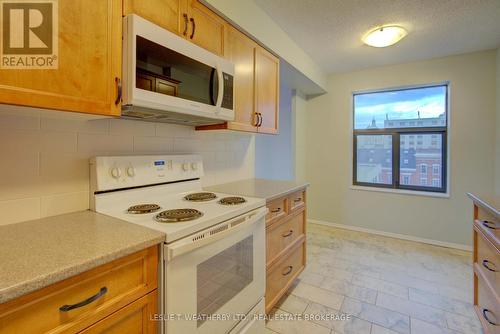 602 - 185 Ontario Street, Kingston (Central City East), ON - Indoor Photo Showing Kitchen