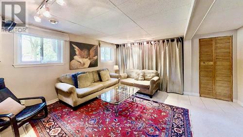 403 Alper Street, Richmond Hill (Crosby), ON - Indoor Photo Showing Living Room