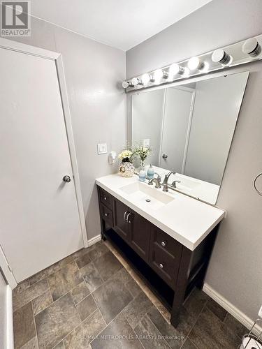 2 - 2994 Meadowbrook Lane, Windsor, ON - Indoor Photo Showing Bathroom