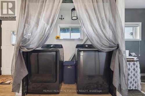 152 Settlers Road, Kawartha Lakes, ON - Indoor Photo Showing Laundry Room