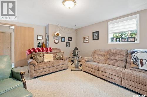 936 Saskatchewan Crescent E, Saskatoon, SK - Indoor Photo Showing Living Room