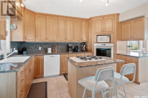 936 Saskatchewan Crescent E, Saskatoon, SK - Indoor Photo Showing Kitchen