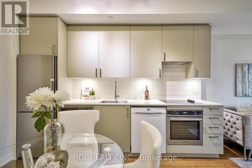 423 - 1100 Kingston Road, Toronto, ON - Indoor Photo Showing Kitchen