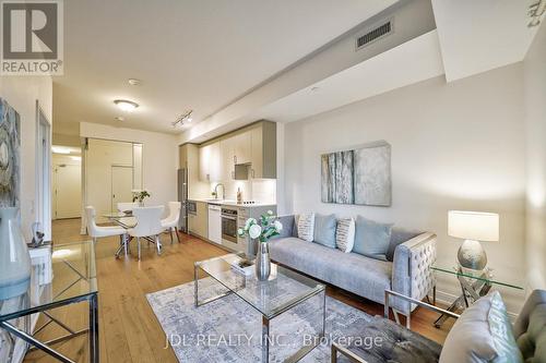 423 - 1100 Kingston Road, Toronto, ON - Indoor Photo Showing Living Room