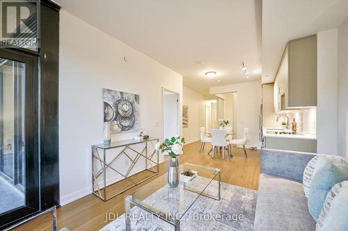 423 - 1100 Kingston Road, Toronto, ON - Indoor Photo Showing Living Room