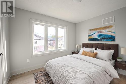 17 Amsterdam Drive, Barrie, ON - Indoor Photo Showing Bedroom