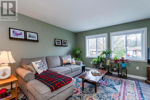 15 Mundy Avenue, Tiny, ON - Indoor Photo Showing Living Room