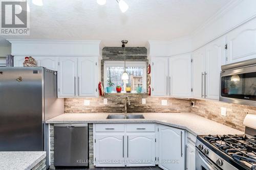 15 Mundy Avenue, Tiny, ON - Indoor Photo Showing Kitchen With Upgraded Kitchen