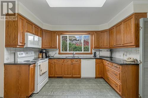 118 Lynn Court, Burlington, ON - Indoor Photo Showing Kitchen