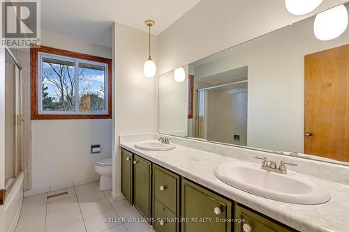 118 Lynn Court, Burlington, ON - Indoor Photo Showing Bathroom