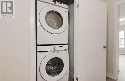 1345 Kobzar Drive, Oakville, ON - Indoor Photo Showing Laundry Room