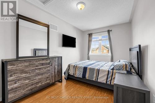 69 Roundstone Drive, Brampton, ON - Indoor Photo Showing Bedroom