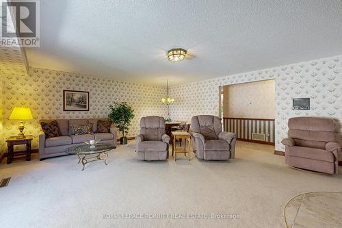 3041 Golden Orchard Drive, Mississauga, ON - Indoor Photo Showing Living Room