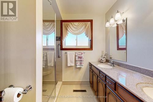 3041 Golden Orchard Drive, Mississauga, ON - Indoor Photo Showing Bathroom