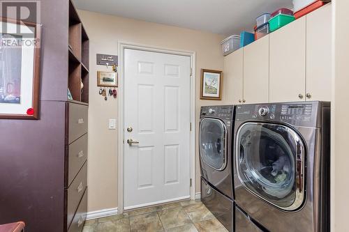 4345 Gallaghers Fairway S, Kelowna, BC - Indoor Photo Showing Laundry Room