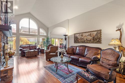 4345 Gallaghers Fairway S, Kelowna, BC - Indoor Photo Showing Living Room