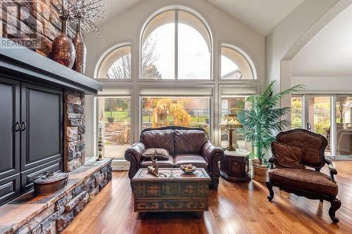 4345 Gallaghers Fairway S, Kelowna, BC - Indoor Photo Showing Living Room