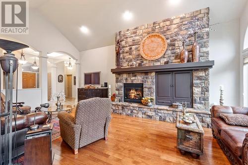 4345 Gallaghers Fairway S, Kelowna, BC - Indoor Photo Showing Living Room With Fireplace