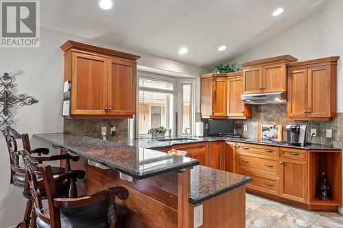 4345 Gallaghers Fairway S, Kelowna, BC - Indoor Photo Showing Kitchen