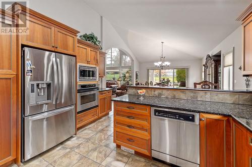 4345 Gallaghers Fairway S, Kelowna, BC - Indoor Photo Showing Kitchen