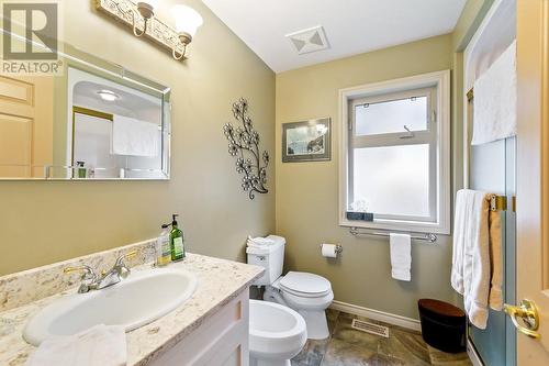 4345 Gallaghers Fairway S, Kelowna, BC - Indoor Photo Showing Bathroom