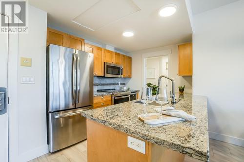 4205 Gellatly Road Unit# 342, West Kelowna, BC - Indoor Photo Showing Kitchen With Double Sink With Upgraded Kitchen