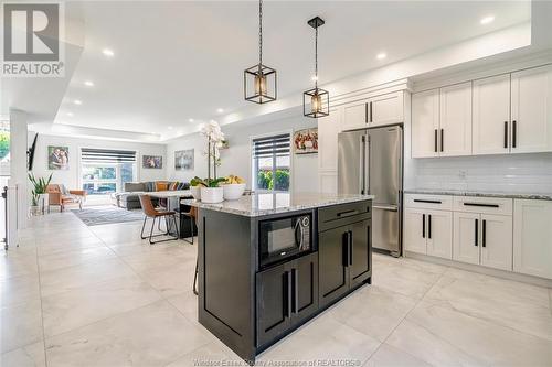 14 Primrose Drive, Kingsville, ON - Indoor Photo Showing Kitchen With Upgraded Kitchen