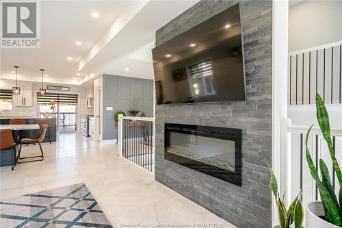 14 Primrose Drive, Kingsville, ON - Indoor Photo Showing Living Room With Fireplace