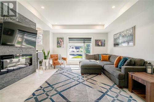 14 Primrose Drive, Kingsville, ON - Indoor Photo Showing Living Room With Fireplace