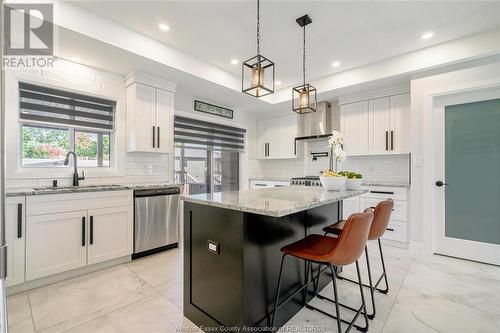 14 Primrose Drive, Kingsville, ON - Indoor Photo Showing Kitchen With Upgraded Kitchen